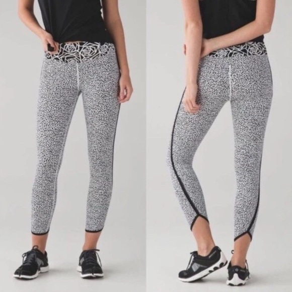 Lululemon  3/4 Real Quick Tight Luxtreme Miss
Mosaic Spot White Black Size 10 - Picture 1 of 11